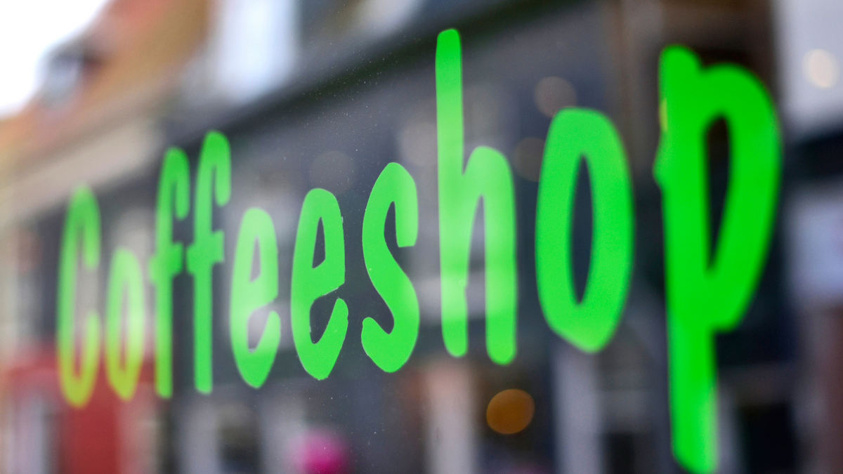 Snoop Dogg Ouvre un Coffee Shop à Amsterdam : Une Nouvelle Adresse Incontournable
