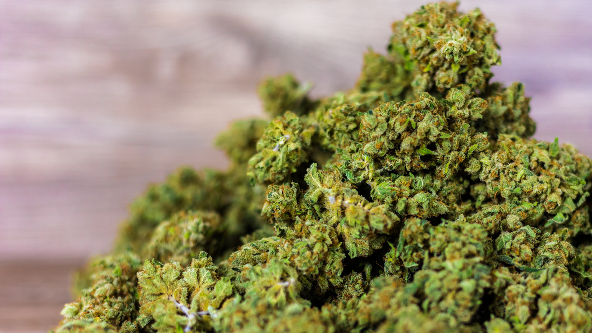 Top 5 fleurs CBD 2026 : comparatif des meilleures variétés premium chez Deli Hemp